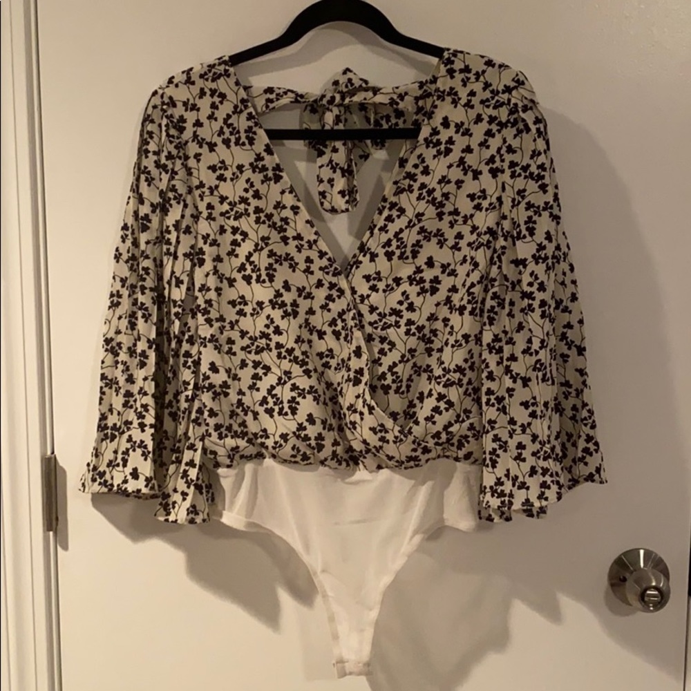 ✨ NWT ✨ Lulu’s Bodysuit